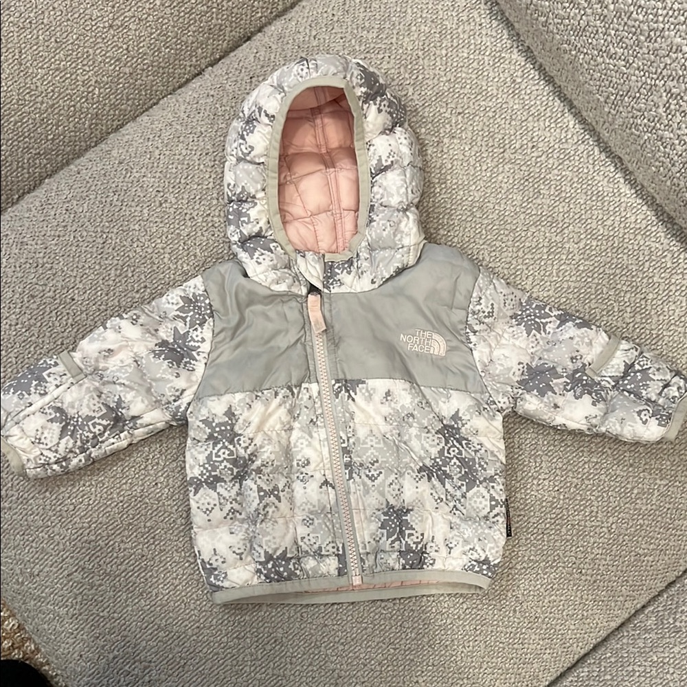 The North Face Baby Puffer Jacket - Gray and White